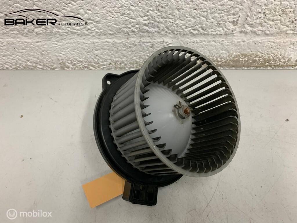 Kachelventilatormotor Mazda 2 II ('07-'15) 8727000690, Auto-onderdelen, Gebruikt, Ophalen of Verzenden, Mazda, Mazda
