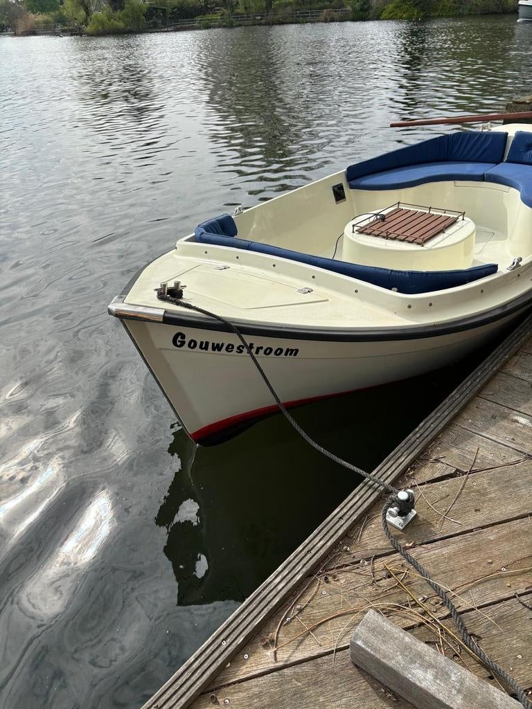 Electrische polyester sloep met zo goed als nieuwe accus, Watersport en Boten, Kano's, Ophalen, Gebruikt, Drie personen of meer