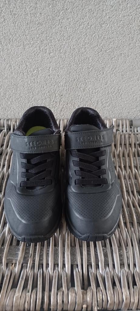 Skechers maat 35 zwart, Ophalen, Zo goed als nieuw, Jongetje, Schoentjes