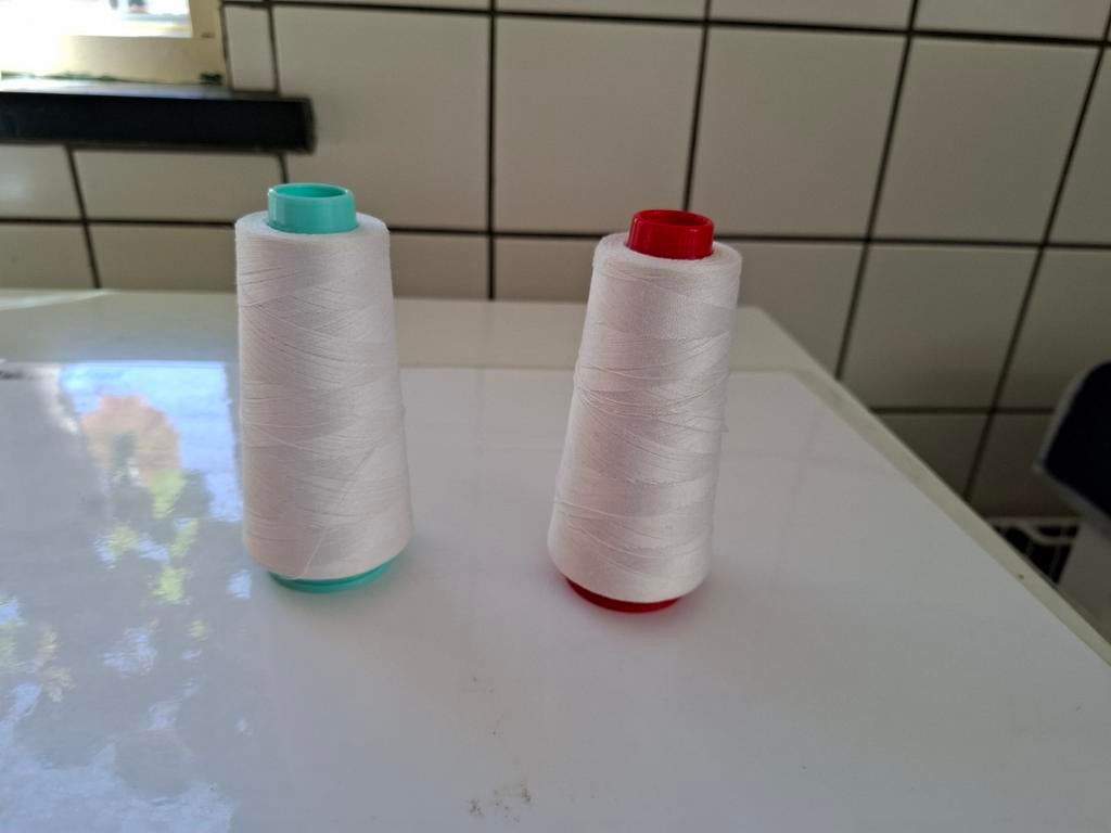 Egyptisch katoen,  2 klossen, voor kantklossen, Ophalen of Verzenden, Zo goed als nieuw