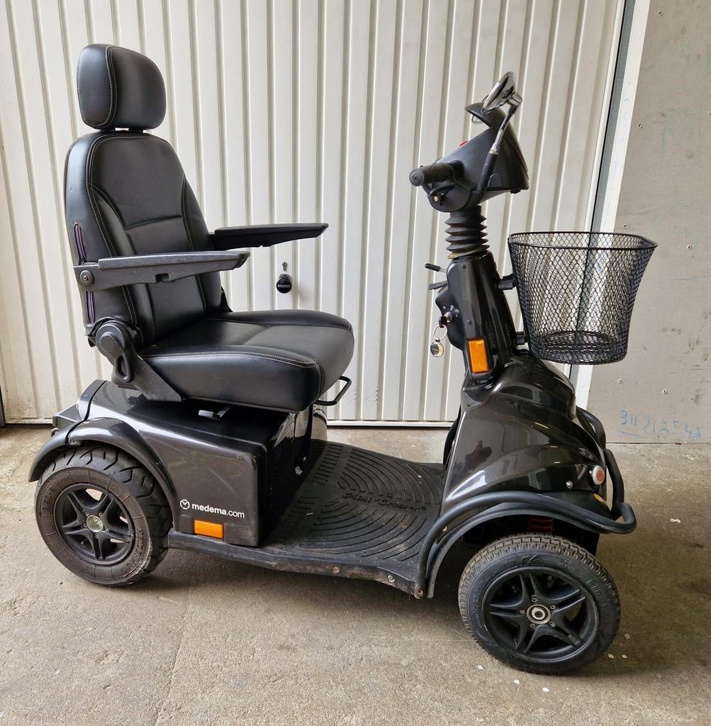 SCOOTMOBIEL MEDEMA MINICROSSER X2 GRIJS KWALITEIT 20KM SNEL, Diversen, Ophalen of Verzenden, Elektrische rolstoel