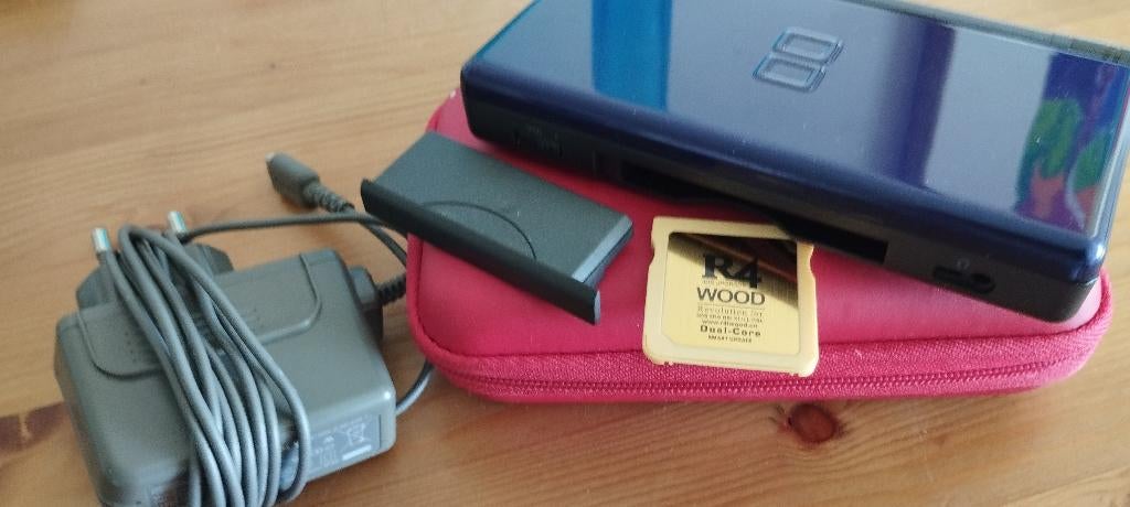 nintendo ds lite in nieuwstaat met sd kaart, Spelcomputers en Games, Spelcomputers | Nintendo DS, Nieuw, DS Lite, Blauw, Met games