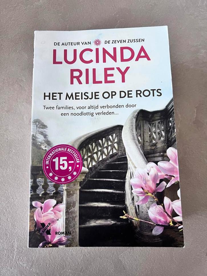 Lucinda Riley - Het meisje op de rots (De Zeven Zussen), Boeken, Romans, Gelezen, Nederland, Ophalen of Verzenden