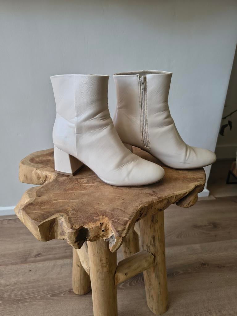 Sacha enkellaarsjes ecru maat 38, 1x gedragen, Kleding | Dames, Schoenen, Ophalen of Verzenden, Zo goed als nieuw, Beige