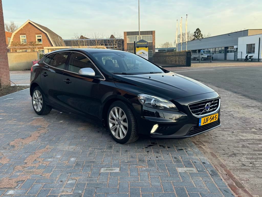 Volvo V40 R-Design 2.0 T2 122PK 2015 Zwart, Auto's, Volvo, Voorwielaandrijving, Zwart, 4 cilinders, 1331 kg