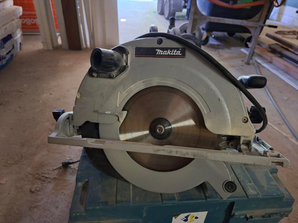Makita handcirkelzaag, Ophalen of Verzenden, 1200 watt of meer, Cirkelzaag, 30 tot 70 mm