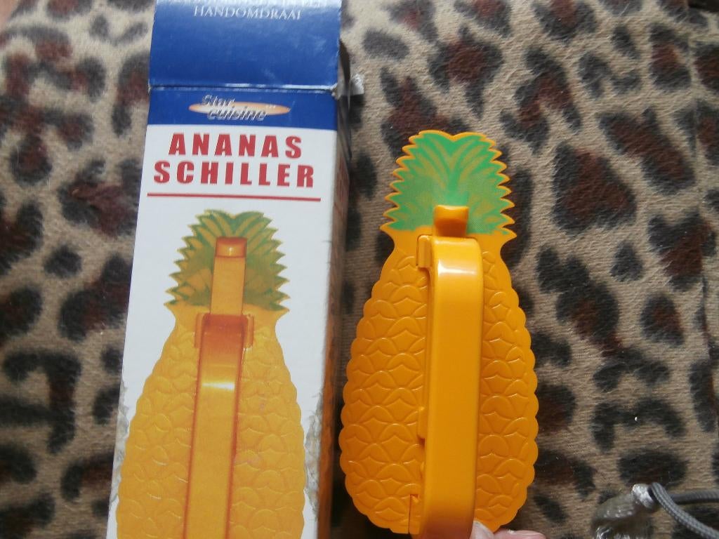 Ananas schiller met gebruiksaanwijzing ananasschiller geel, Huis en Inrichting, Keuken | Keukenbenodigdheden, Ophalen of Verzenden