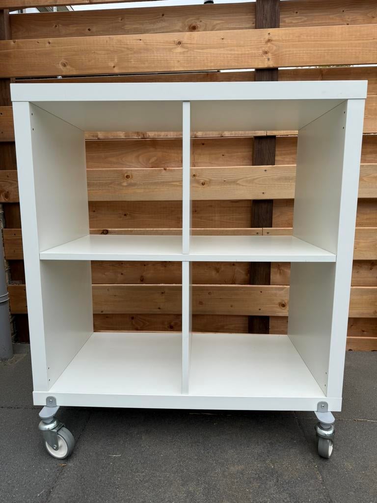 Open kast Ikea Kallax 4 vakken op wielen, Ophalen, Zo goed als nieuw
