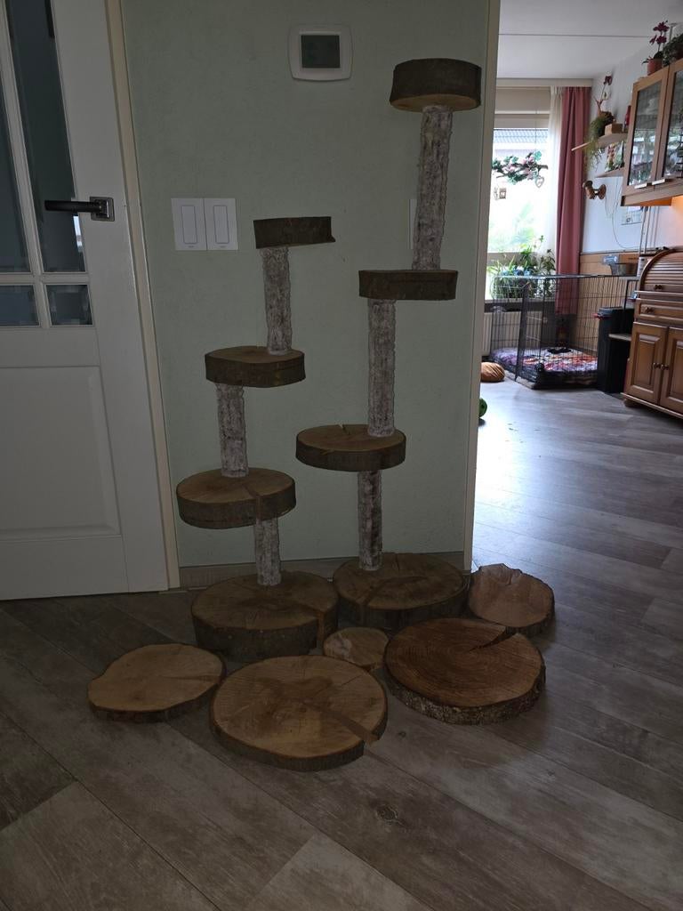 Hoge houten etagères met losse boomstamschijven, Ophalen, Gebruikt