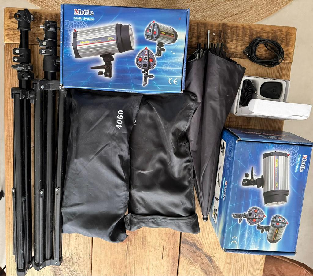 Studio flitsset compleet 2 lampen statieven accessoires, Ophalen of Verzenden, Gebruikt, Complete fotostudio