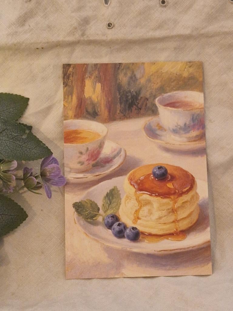 Ansichtkaart. "Thee op tafel/gebakje honing/bosbessen"., Verzenden, Nieuw