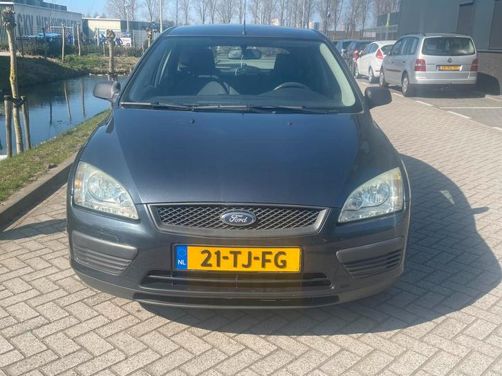 Ford Focus 1.4 59KW 5D 2006 Grijs met airco en nieuwe APK, Auto's, Ford, Bedrijf, Focus, Benzine, B, Hatchback, Handgeschakeld