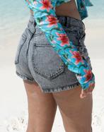 Korte broek met ketting, Kort, Maat 42/44 (L), Ophalen of Verzenden, Grijs