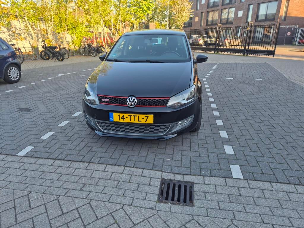 Volkswagen Polo 1.2 TSI 66KW 2012 Zwart, Voorwielaandrijving, Stof, 40 €/maand, Zwart