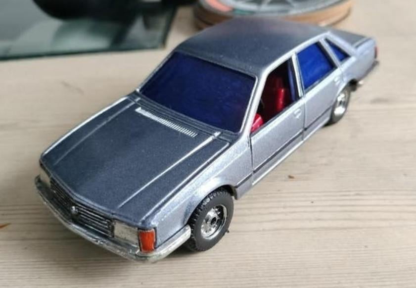 CORGI TOYS grote OPEL SENATOR, speciale lak,unieke auto!, Ophalen of Verzenden, Zo goed als nieuw, Auto, Corgi