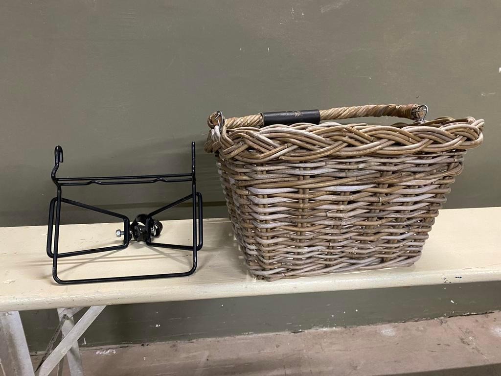 Fietsmand riet met stuurbevestigingssysteem, Ophalen, Gebruikt, Fietsmand, Stuurbevestiging