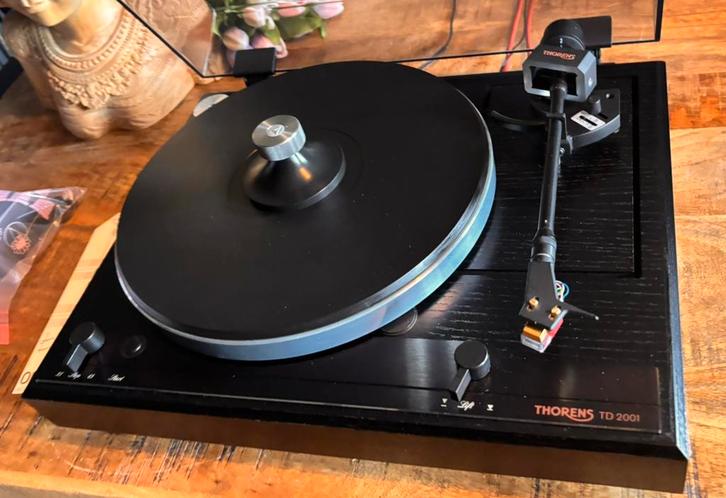 THORENS TD 2001 platenspeler uniek en mooi, Audio, Tv en Foto, Platenspelers, Zo goed als nieuw, Thorens, Ophalen of Verzenden