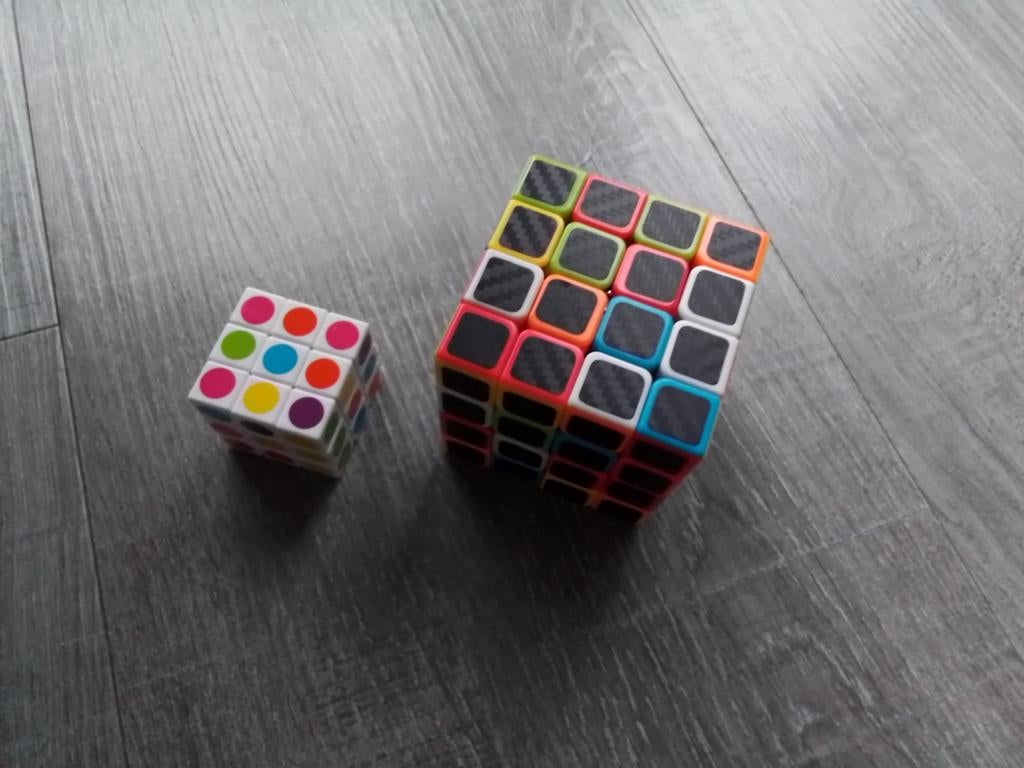 2 soort van rubiks kubus niet de echte, Hobby en Vrije tijd, Denksport en Puzzels, Ophalen of Verzenden