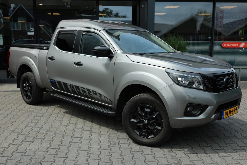 Nissan NAVARA 2.3 DCI DUBBEL CABINE N-GUARD A/T 5 SITZ 4WD V, Auto's, Bestelauto's, Automaat, 2220 kg, Huisgarantie, Met garantie (alle)
