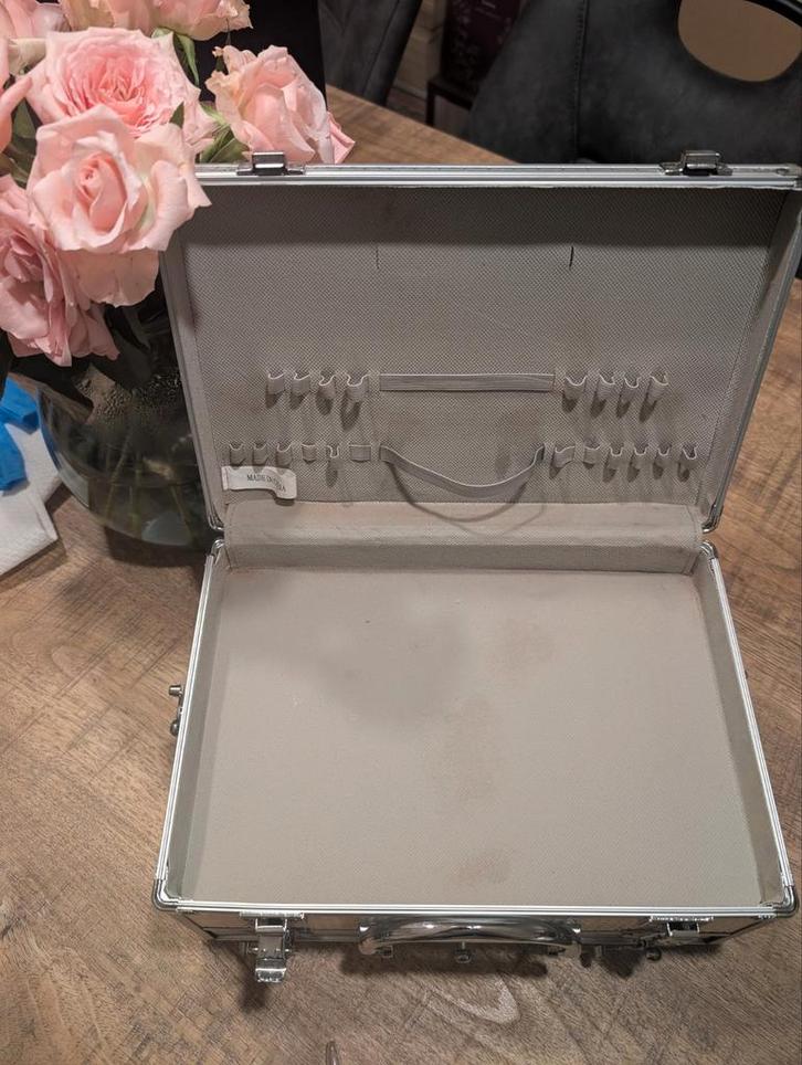 Aluminium make-up koffer, Sieraden, Tassen en Uiterlijk, Beautycases, Gebruikt, Hardcase, Grijs, Met slot, Ophalen of Verzenden