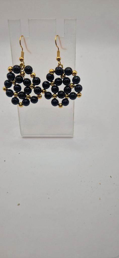 Elegante Zwarte en Gouden Kralen Oorbellen, Sieraden, Tassen en Uiterlijk, Oorbellen, Nieuw, Hangers, Overige materialen, Zwart
