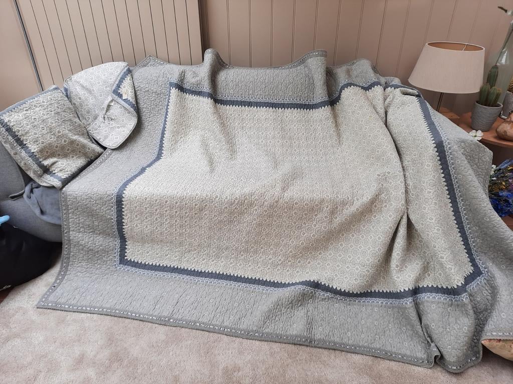 2 persoons quilt ,sprei  180x260 + 2 slopen van Clayre & Eef, Ophalen of Verzenden, Zo goed als nieuw