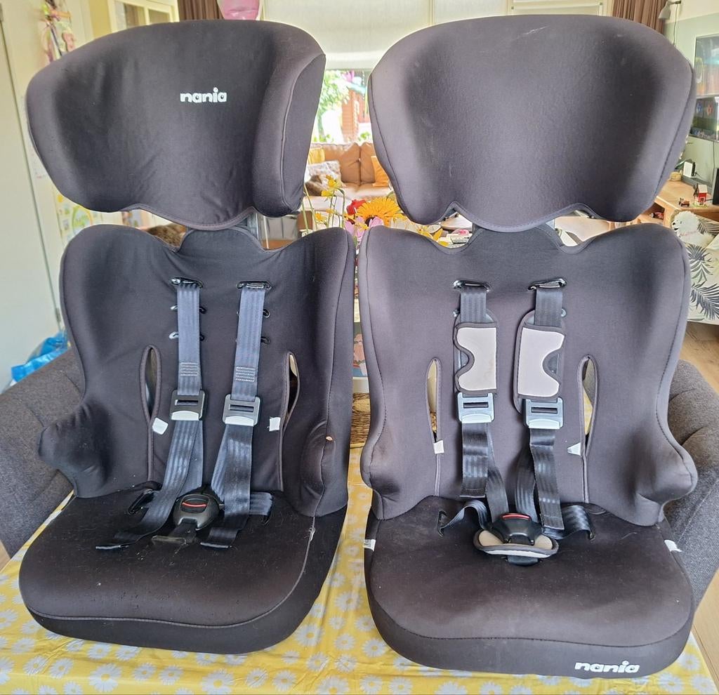 2 NANIA autostoelen 9-36kg, Autogordel, Zijbescherming, Zo goed als nieuw, 9 t/m 36 kg