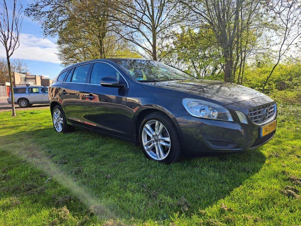 Volvo V60 T4 1.6 180pk Dealer onderhouden! 2013, Voorwielaandrijving, Stof, 4 cilinders, Handgeschakeld