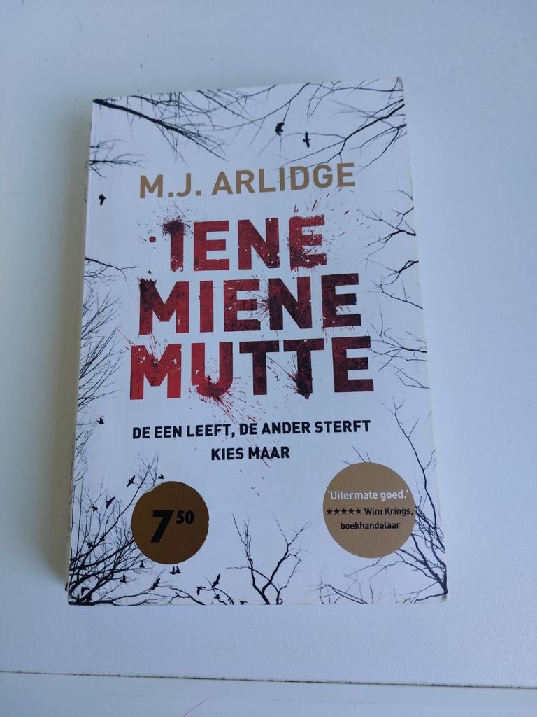 M.J. Arlidge - Eene Miene Mutte (Thriller), Boeken, Thrillers, Gelezen, Europa overig, Ophalen