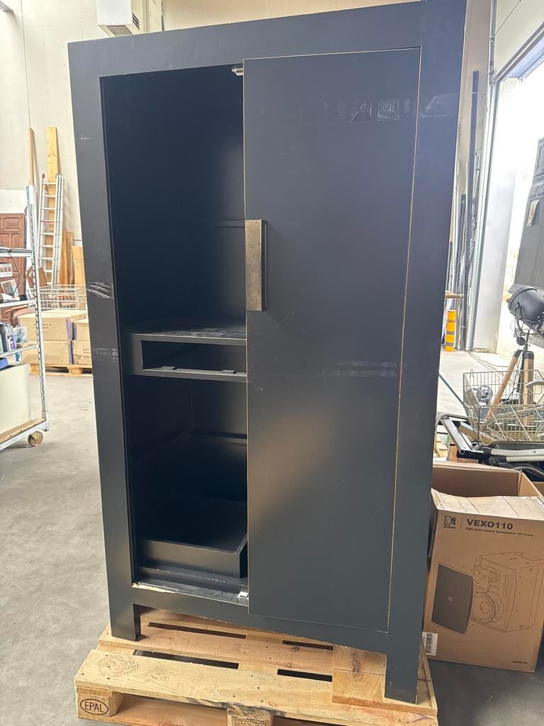 Gratis af te halen: Japanse kast met schade (200x110x55cm), Ophalen of Verzenden, Gebruikt