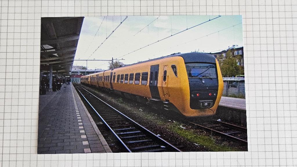 Foto TREIN NS Nederlandse Spoorwegen Diesel DM90 Buffel, Verzamelen, Spoorwegen en Tramwegen, Verzenden, Gebruikt, Trein, Overige typen