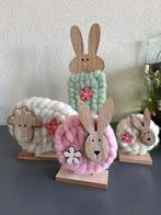 Leuke paasdecoratie van hout en wol in pasteltinten, Diversen, Pasen, Ophalen of Verzenden, Gebruikt