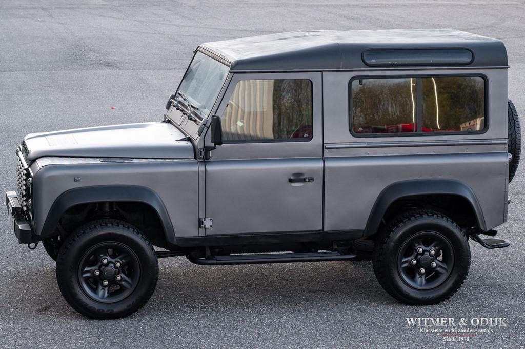 Land Rover Defender 90 Benzine, blijvend bijtellingsvriendli, Auto's, Land Rover, 1998 cc, 136 pk, Gebruikt, Zwart