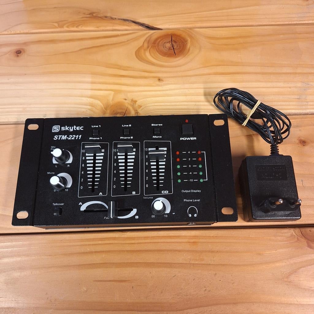 SkyTec STM-2211 - Mengpaneel | 4-Kanaals | + Voeding, Gebruikt, ., Minder dan 5 kanalen, Microfooningang