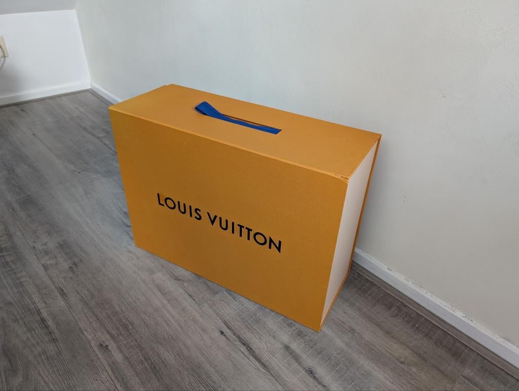 Luxe Louis Vuitton verpakking, Ophalen, Overige materialen, 50 tot 60 cm, Zo goed als nieuw