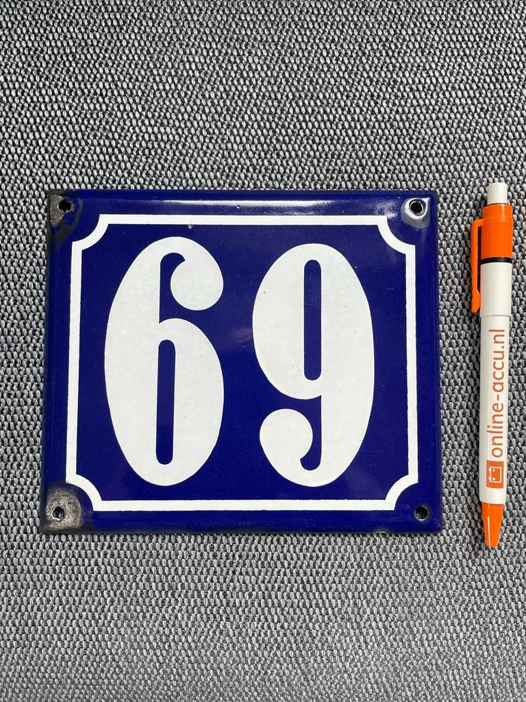 Blauw emaille huisnummer 69, Ophalen of Verzenden