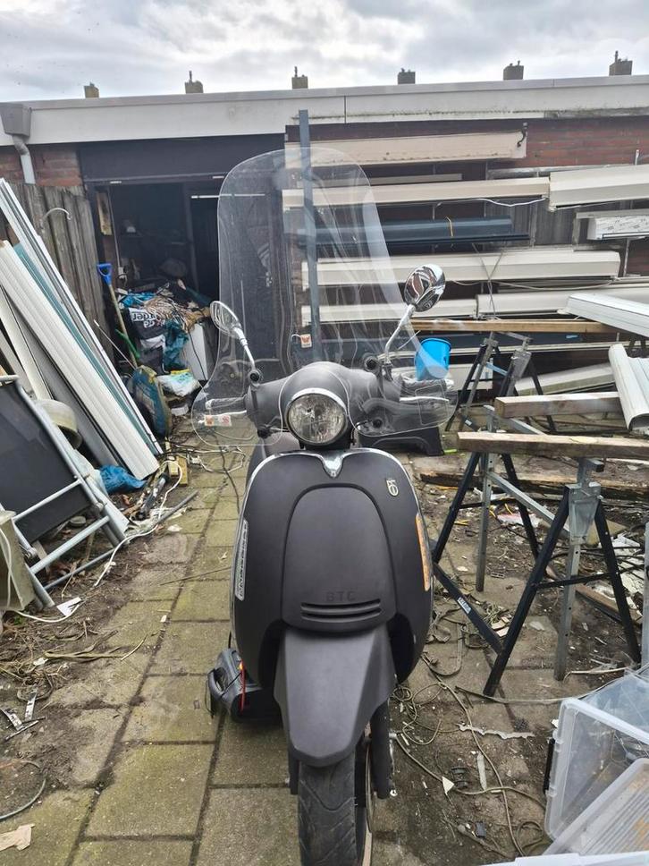 Scooter, Fietsen en Brommers, Snorfietsen en Snorscooters, Gebruikt, Overige merken, Benzine, Ophalen