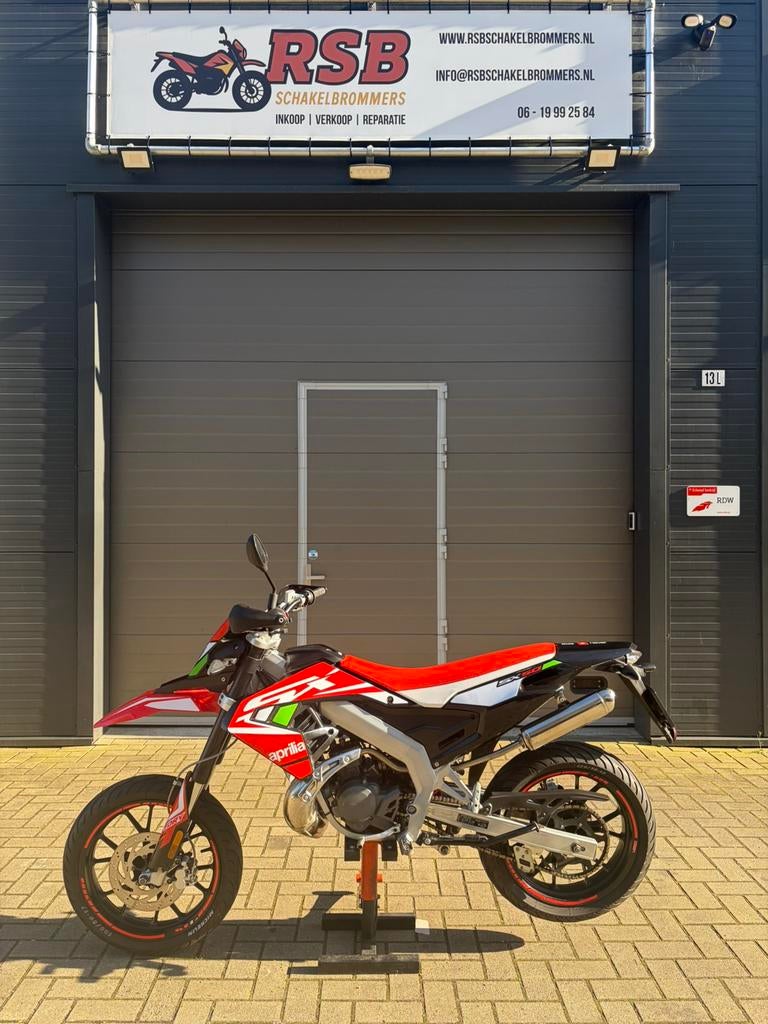 Aprilia SX 50 2T Factory Euro 4 2020 13235 km, Fietsen en Brommers, Brommers | Derbi, Ophalen, 6 versnellingen, Maximaal 45 km/u