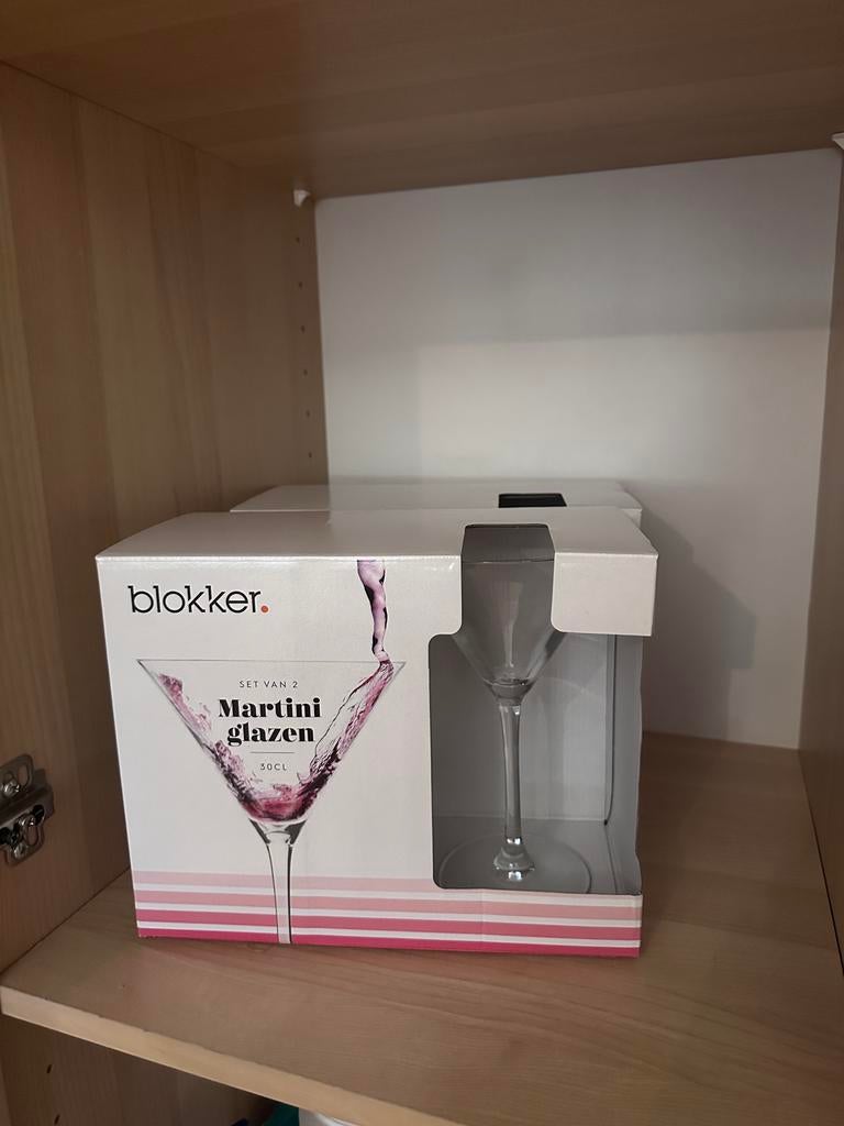 4 martini glazen, Verzamelen, Glas en Borrelglaasjes, Ophalen, Zo goed als nieuw, Overige typen