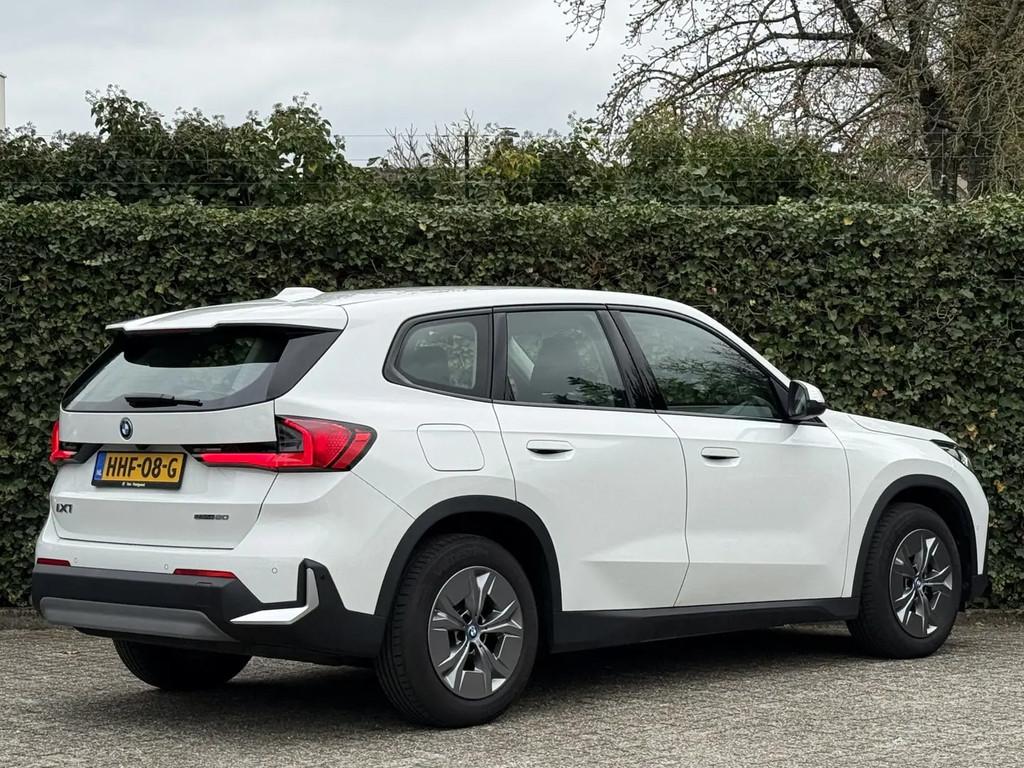BMW iX eDrive20 | Stuur + Stoelverw. | Comfort € 40.895,00, Auto's, BMW, Automaat, Stof, Gebruikt, 750 kg