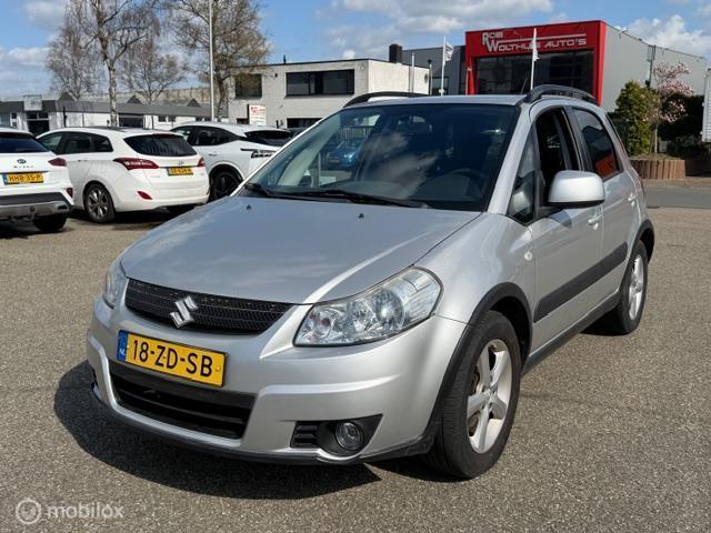 Suzuki SX4 1.6 Exclusive, Auto's, Suzuki, Gebruikt, Zwart, 4 cilinders, 49 €/maand
