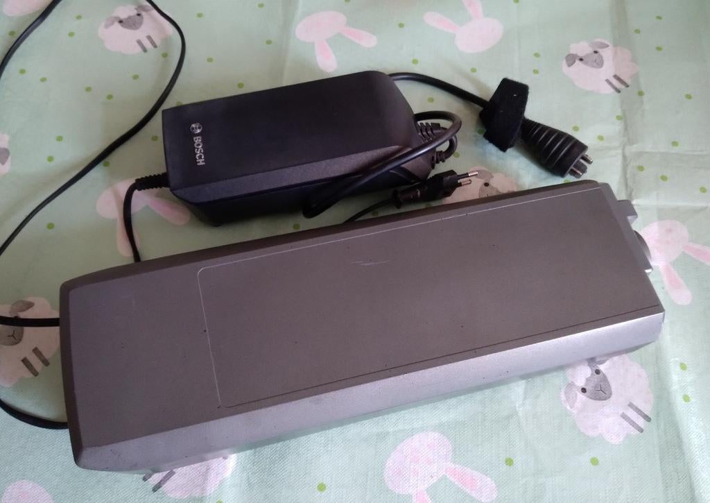 Bosch Powerpack 400 Bagagedrager Accu met 4A Oplader, Fietsen en Brommers, Fietsaccessoires | Fietsaccu's, Ophalen of Verzenden