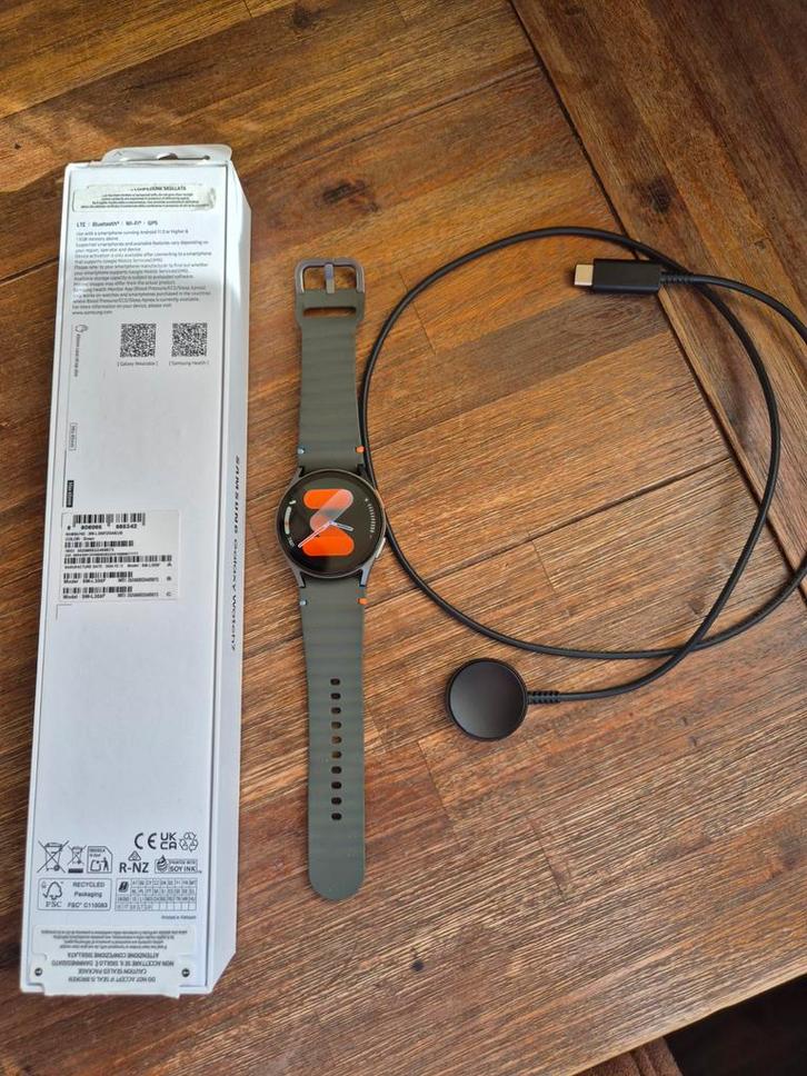 Samsung Galaxy Watch 7 LTE Bluetooth Android ZGAN, Sieraden, Tassen en Uiterlijk, Smartwatches, Zo goed als nieuw, Android, Zwart