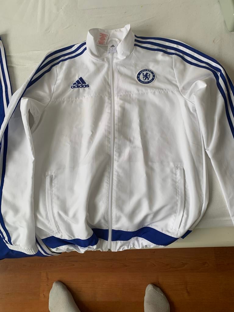 Adidas Chelsea trainingspak wit/blauw nieuw, Wit, Nieuw, Ophalen of Verzenden, Voetbal