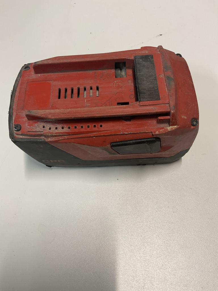 Hilti accu met lampjes die knipperen geen idee of ie goed is, Ophalen, Gebruikt