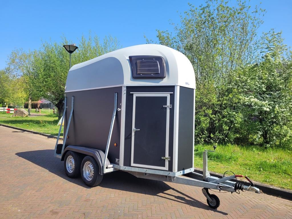 Nieuw opgebouwd Saris 1.5 paards trailer met kunststof bodem, Ophalen of Verzenden, Zo goed als nieuw, 1½-paards trailer