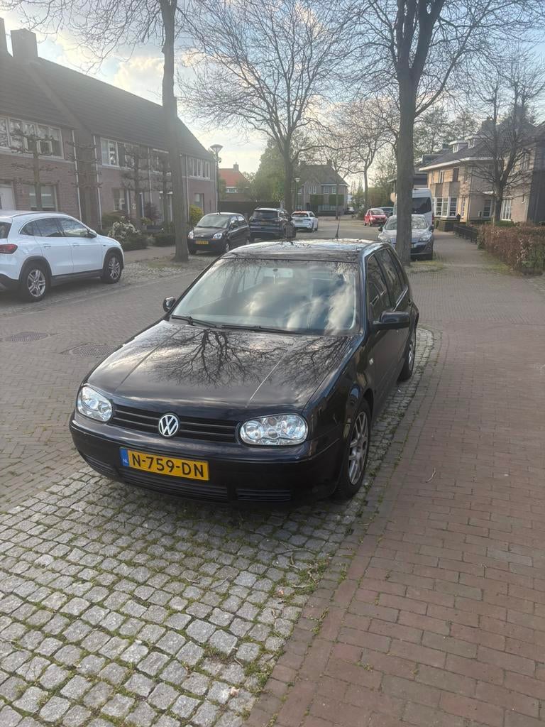 Volkswagen Golf 1.6 81KW FSI 5D 2002 Zwart, Voorwielaandrijving, 1131 kg, 4 cilinders, 1200 kg