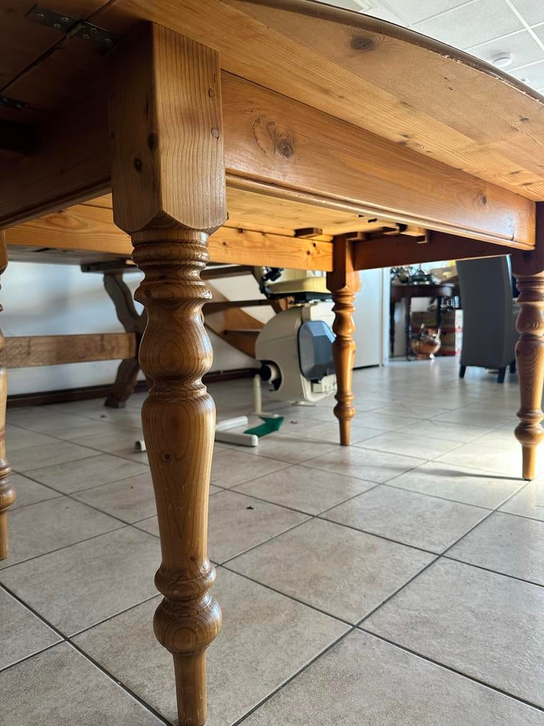 Ovale houten eettafel met gedraaide poten, Huis en Inrichting, Tafels | Eettafels, Ophalen, Gebruikt, 100 tot 150 cm, 50 tot 100 cm