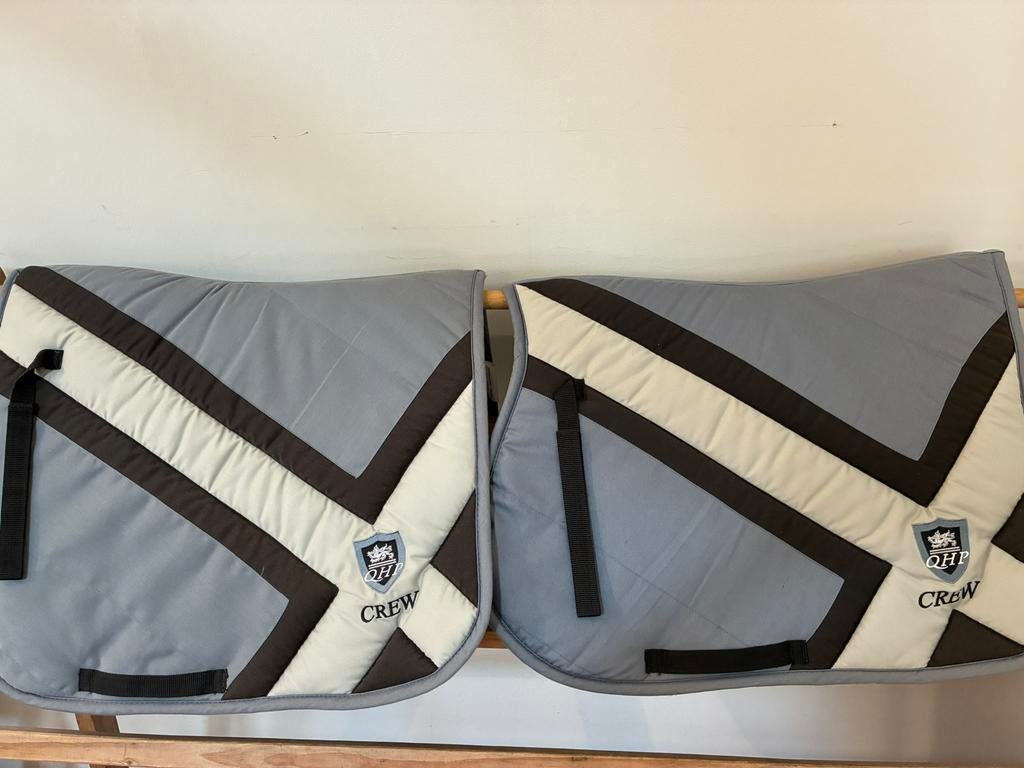 Nieuwe QHP zadeldekjes grijs met wit, maat full, Dieren en Toebehoren, Full (L), QHP, Zadeldekje, Nieuw
