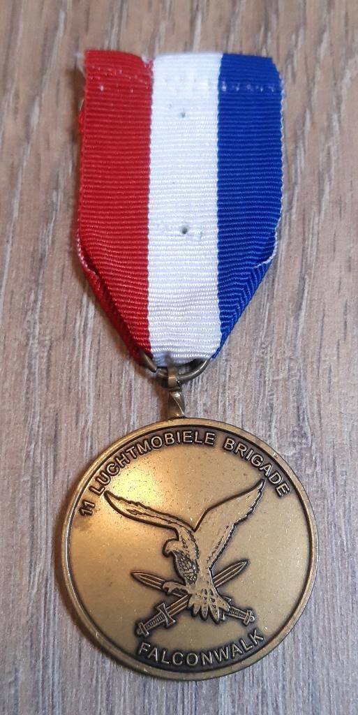 LMB Falconwalk Medaille., Verzamelen, Verzenden, Landmacht, Nederland, Embleem of Badge